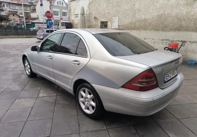 Mercedes-Benz C 220  - изображение 8