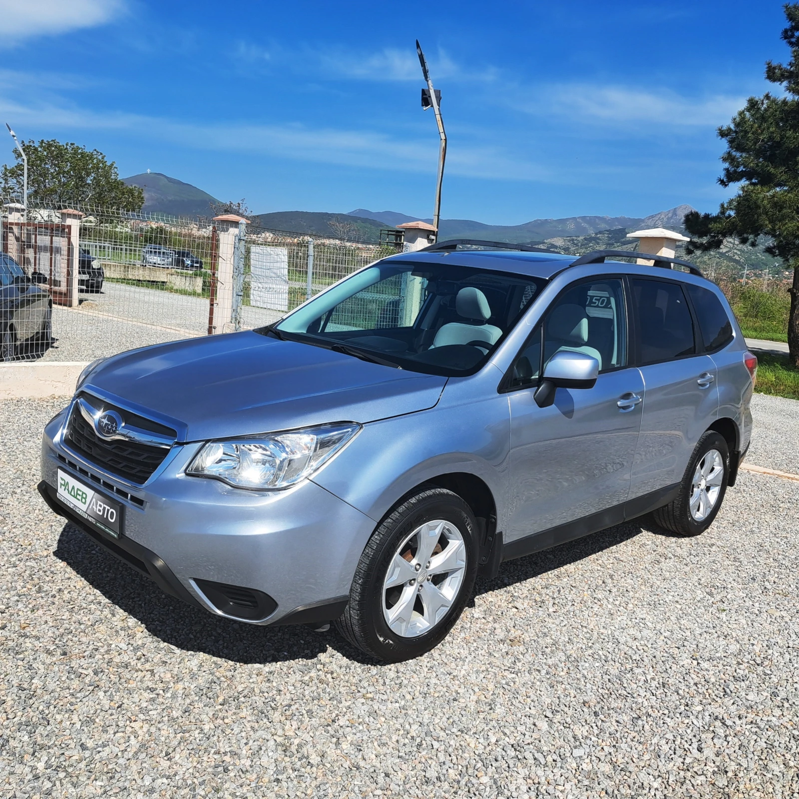 Subaru Forester 2.5 i* 170 к.с* AWD* AUTOMATIC* PANO* CAMERA* ТОP* - изображение 2