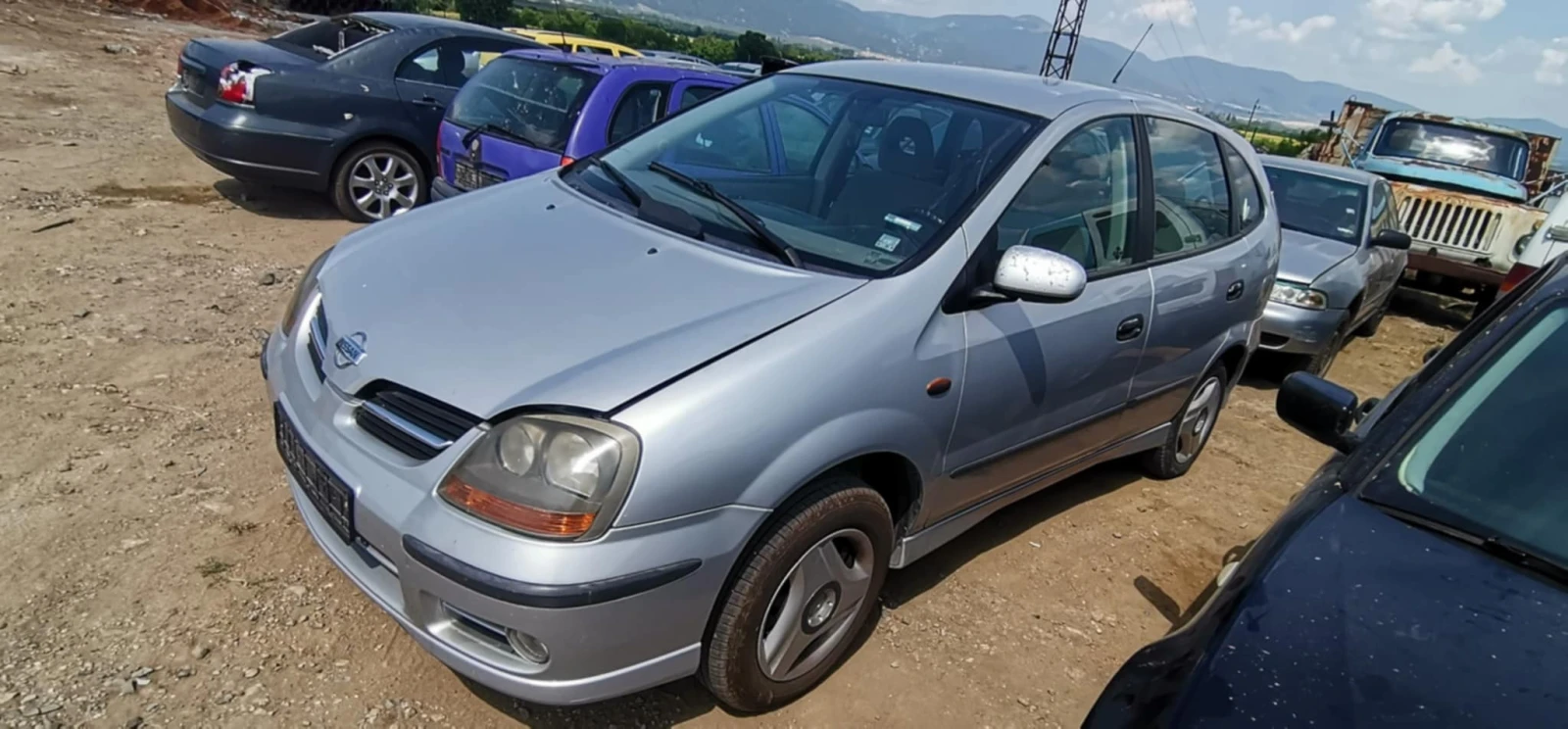 Nissan Almera tino 2.2 - изображение 2