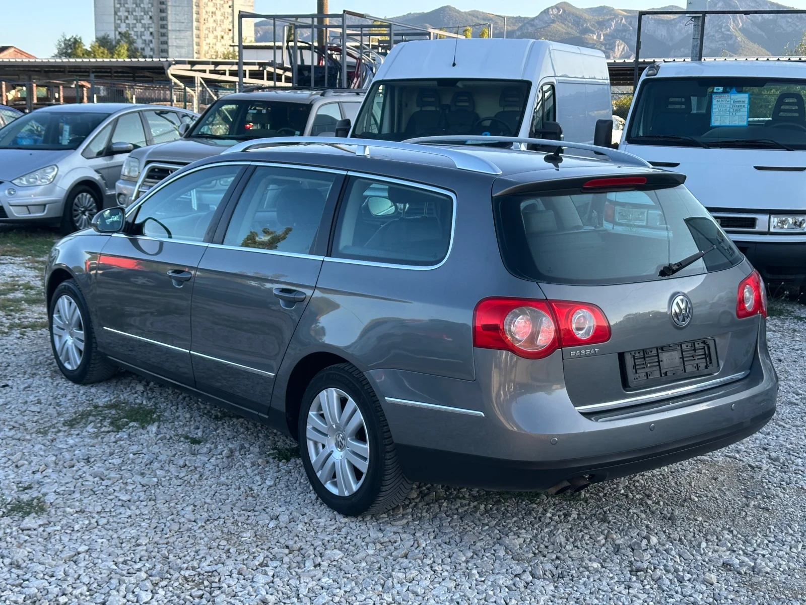 VW Passat 2.0TDI АВТОМАТ - изображение 6