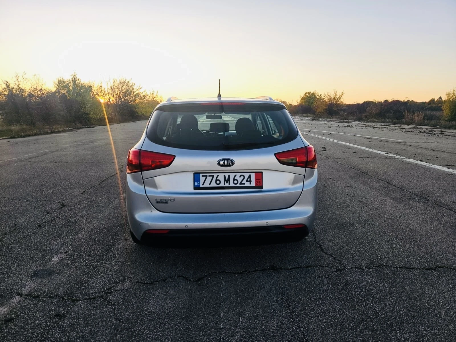 Kia Ceed Kia Ceed 1.6 GDI Trend |  |  141 000  | Mobile.bg   5