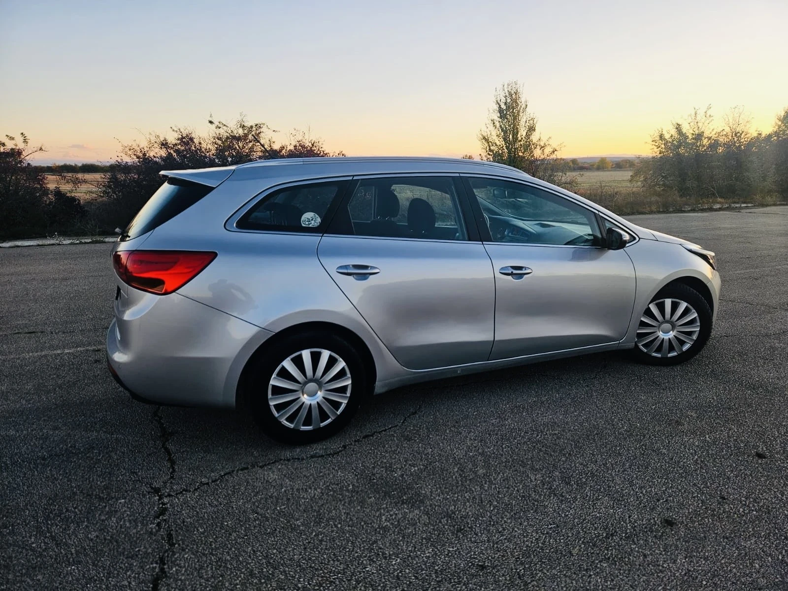 Kia Ceed Kia Ceed 1.6 GDI Trend |  |  141 000  | Mobile.bg   6