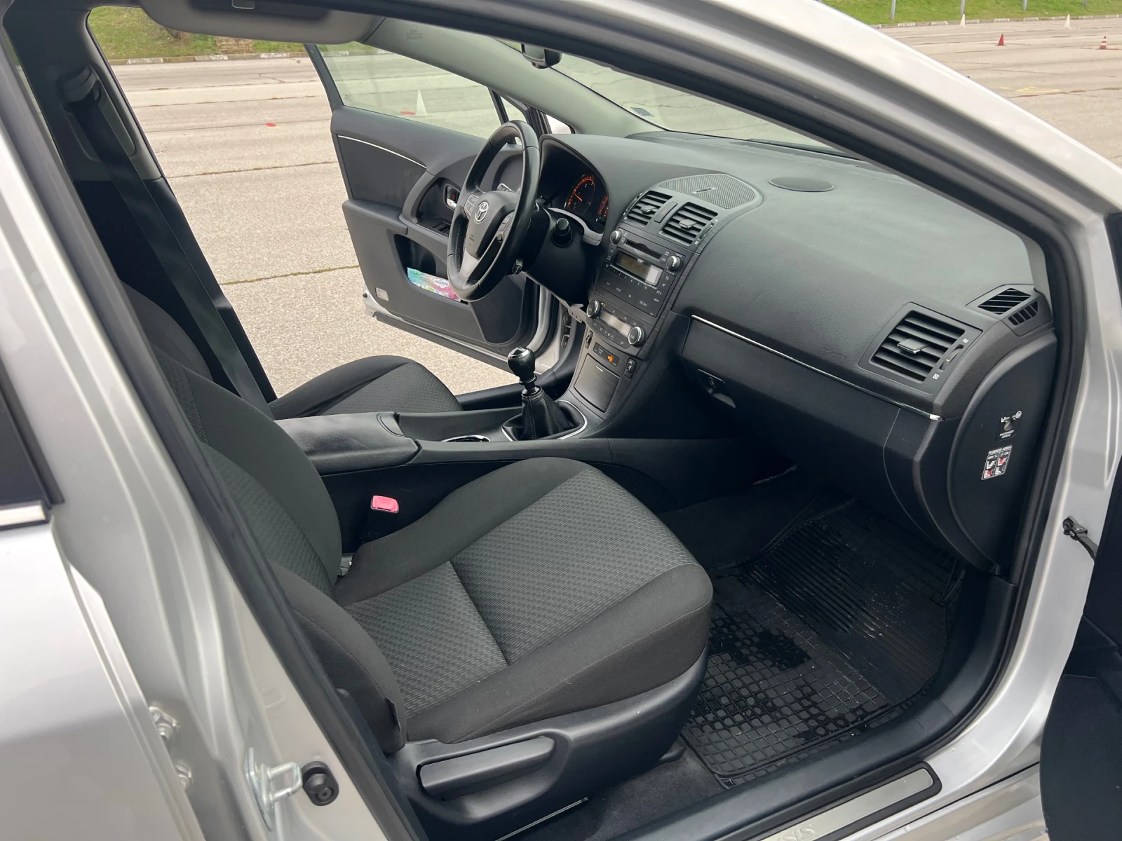 Toyota Avensis 2.2 D-CAT! 6-СКОРОСТИ! УНИКАТ! БАРТЕР! - изображение 10