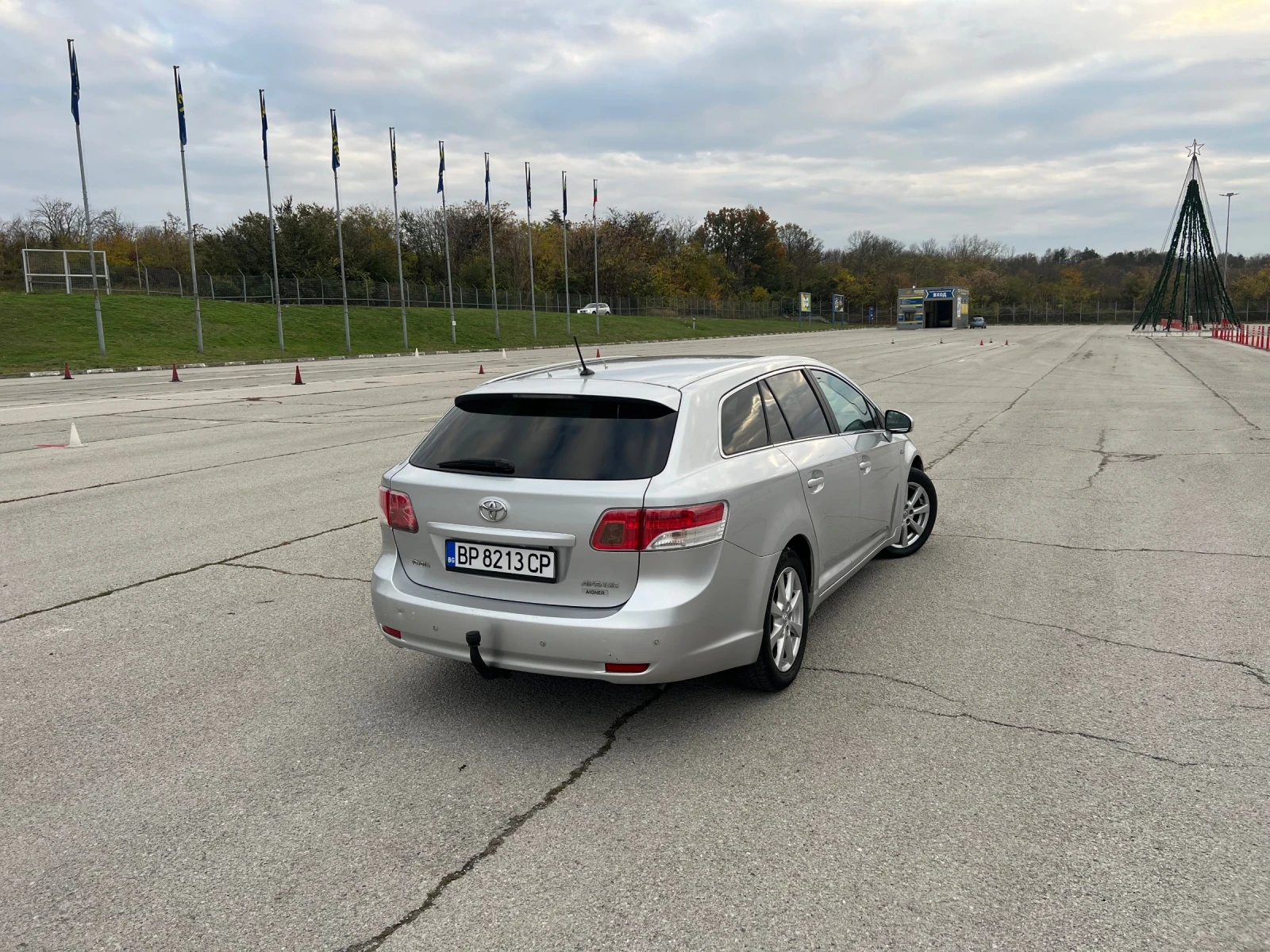 Toyota Avensis 2.2 D-CAT! 6-СКОРОСТИ! УНИКАТ! БАРТЕР! - изображение 6