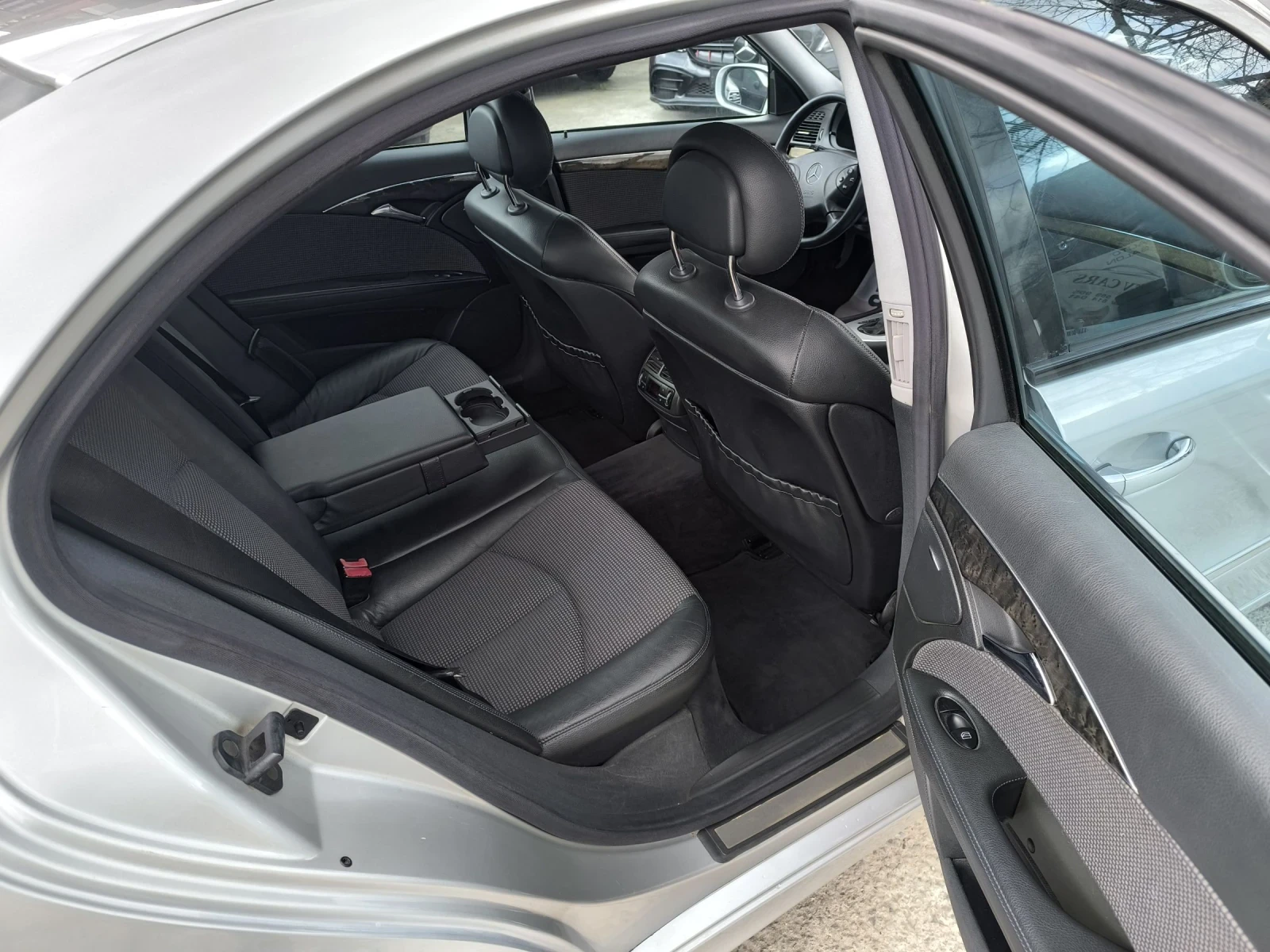 Mercedes-Benz E 320 CDI AVANTGARDE , снимка 10 - Автомобили и джипове - 53907885