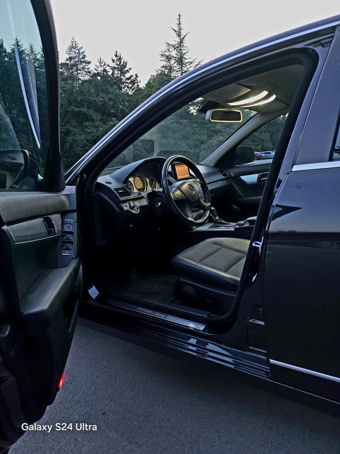 Mercedes-Benz C 300 Avantgarde газ-бензин, снимка 15 - Автомобили и джипове - 54674989