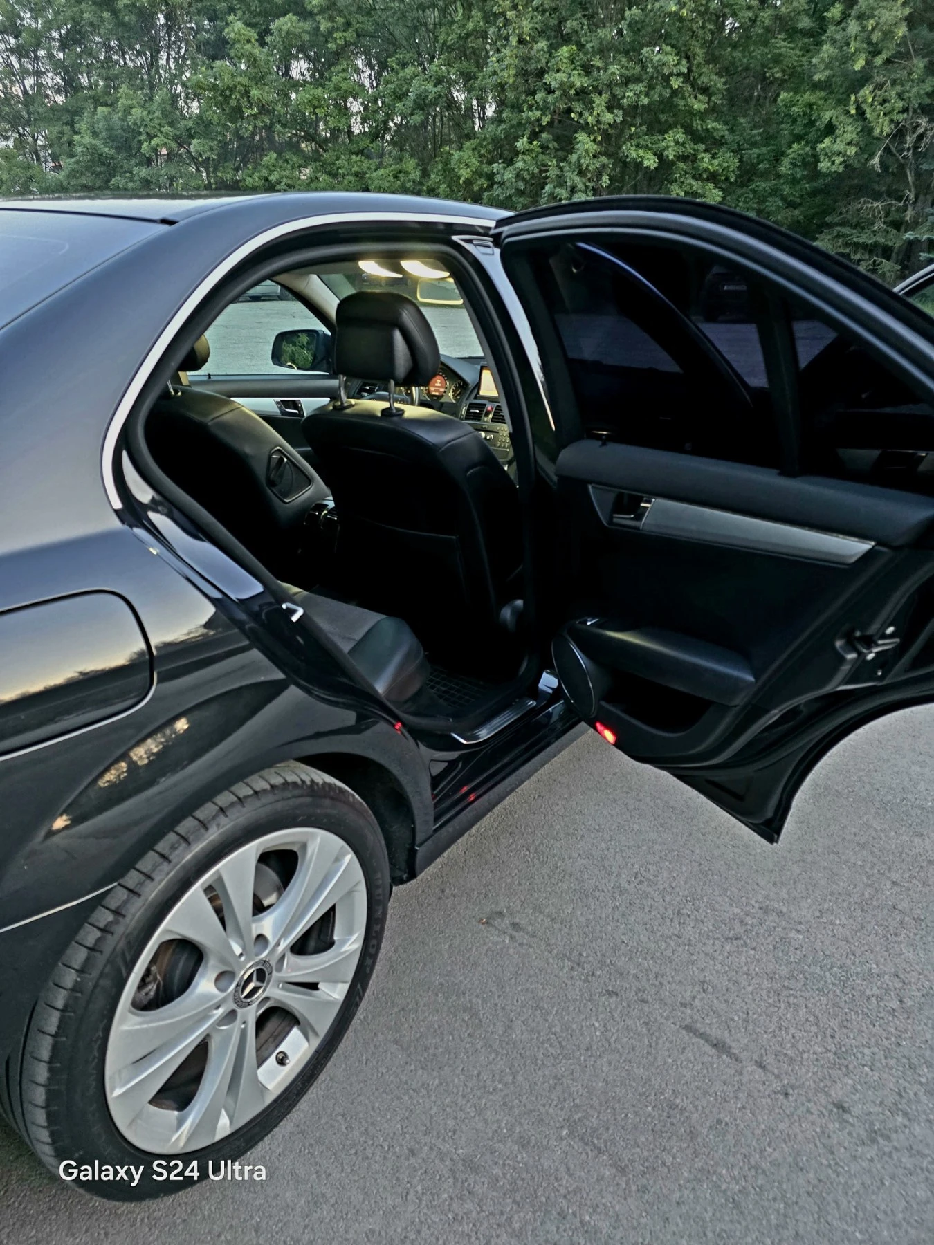 Mercedes-Benz C 300 Avantgarde газ-бензин, снимка 14 - Автомобили и джипове - 54674989
