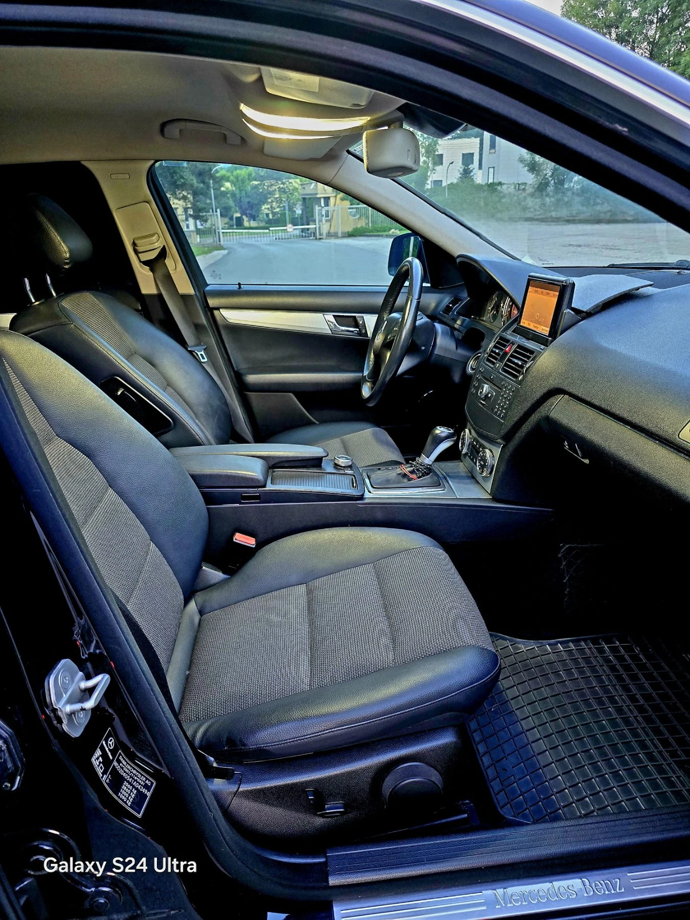 Mercedes-Benz C 300 Avantgarde газ-бензин, снимка 11 - Автомобили и джипове - 54674989