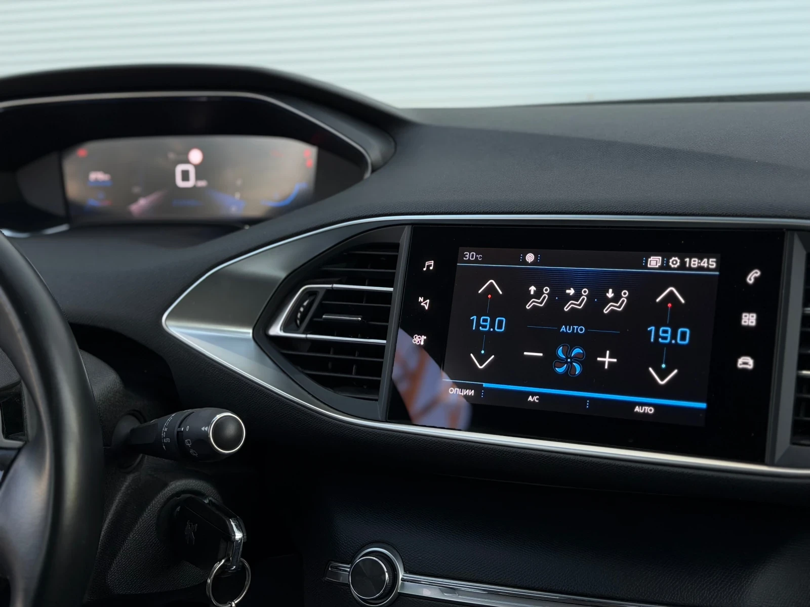 Peugeot 308 1.5 BlueHDI, снимка 11 - Автомобили и джипове - 55772059