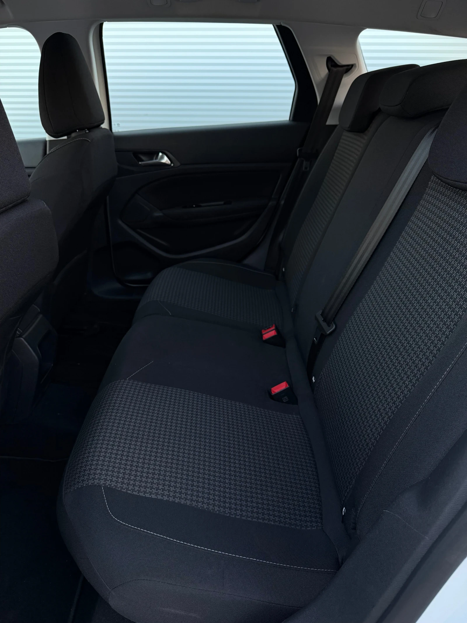 Peugeot 308 1.5 BlueHDI, снимка 16 - Автомобили и джипове - 55772059