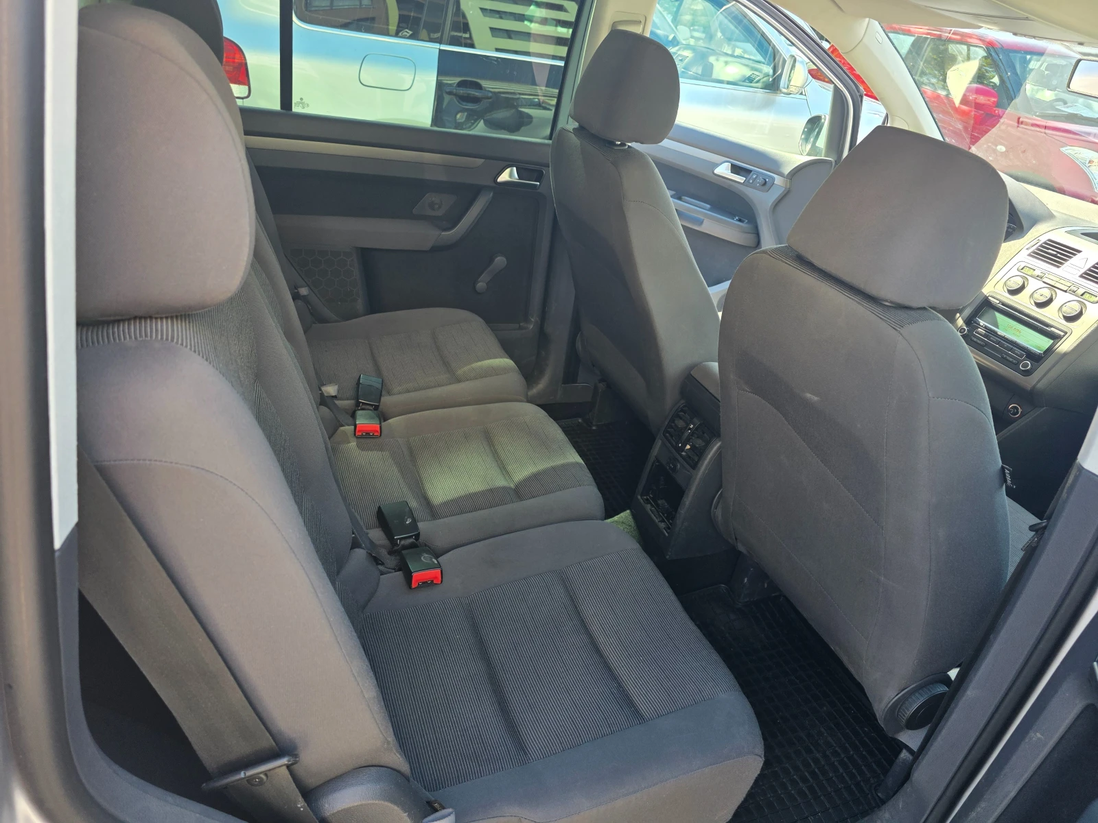 VW Touran 1.9 TDI 90кс. 6 скорости, снимка 14 - Автомобили и джипове - 55950130