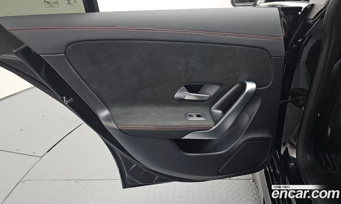 Mercedes-Benz CLA CLA250 4MATIC, снимка 15 - Автомобили и джипове - 56117162