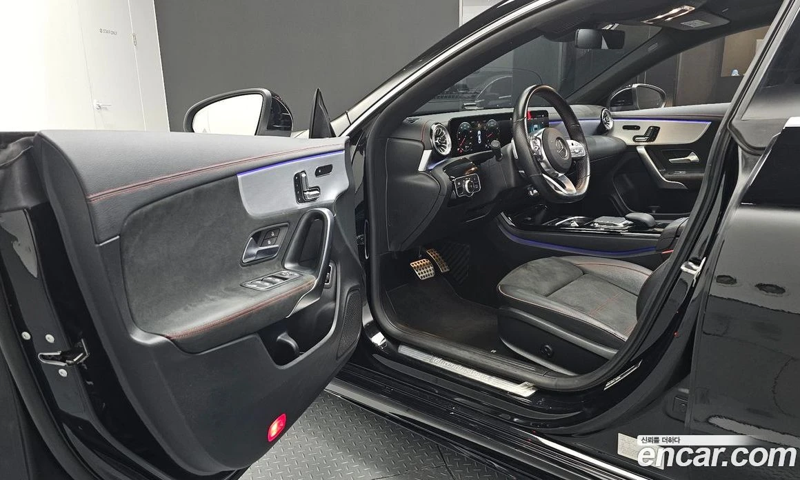 Mercedes-Benz CLA CLA250 4MATIC, снимка 13 - Автомобили и джипове - 56117162