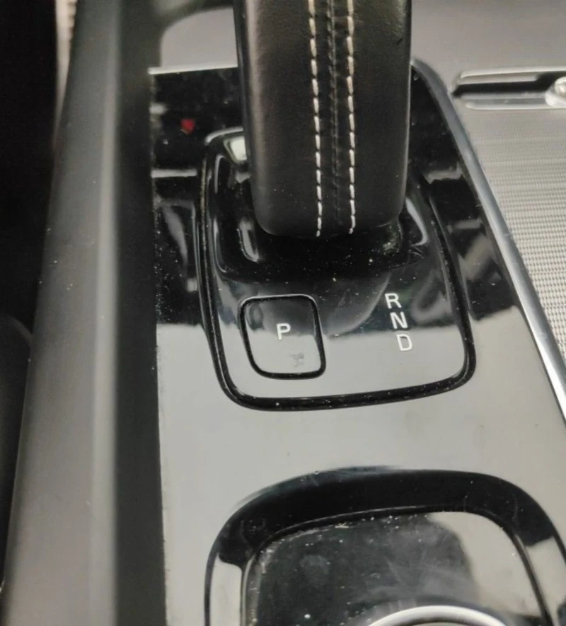 Volvo XC60 B4D  R- DESIGN.360 KAMERA.PANO.Mild Hybrid, снимка 13 - Автомобили и джипове - 52889860