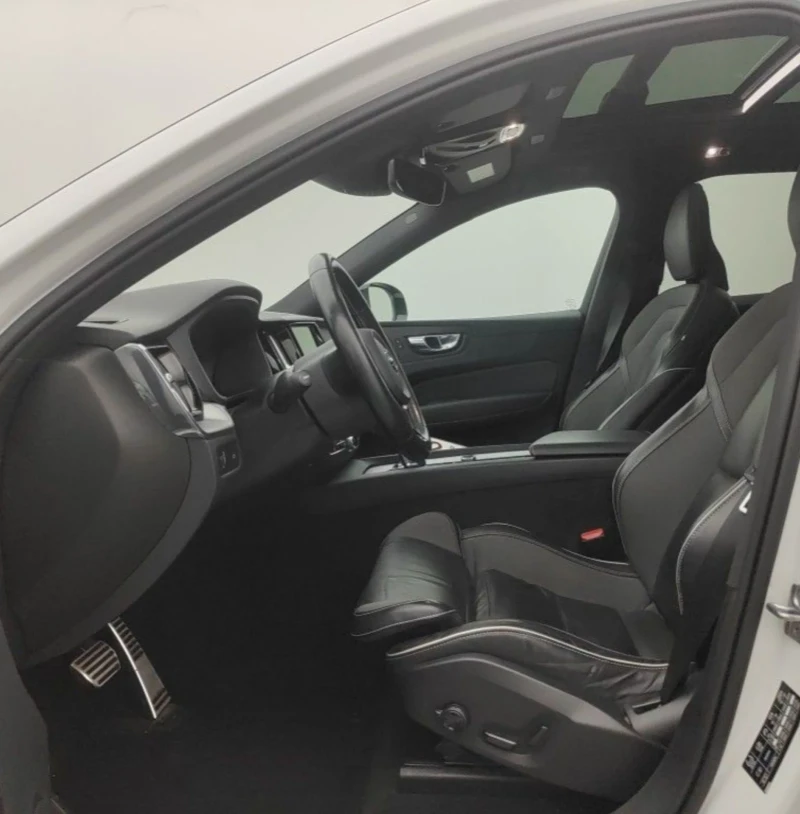 Volvo XC60 B4D  R- DESIGN.360 KAMERA.PANO.Mild Hybrid, снимка 5 - Автомобили и джипове - 52889860