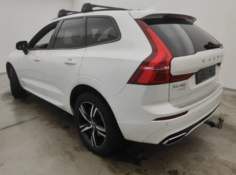 Volvo XC60 B4D  R- DESIGN.360 KAMERA.PANO.Mild Hybrid, снимка 3 - Автомобили и джипове - 52889860