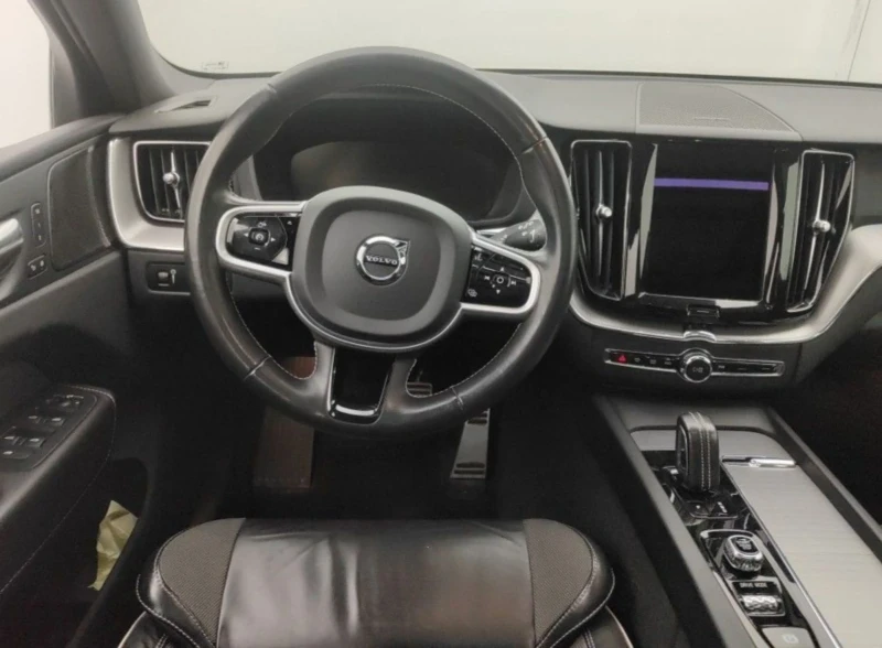 Volvo XC60 B4D  R- DESIGN.360 KAMERA.PANO.Mild Hybrid, снимка 8 - Автомобили и джипове - 52889860