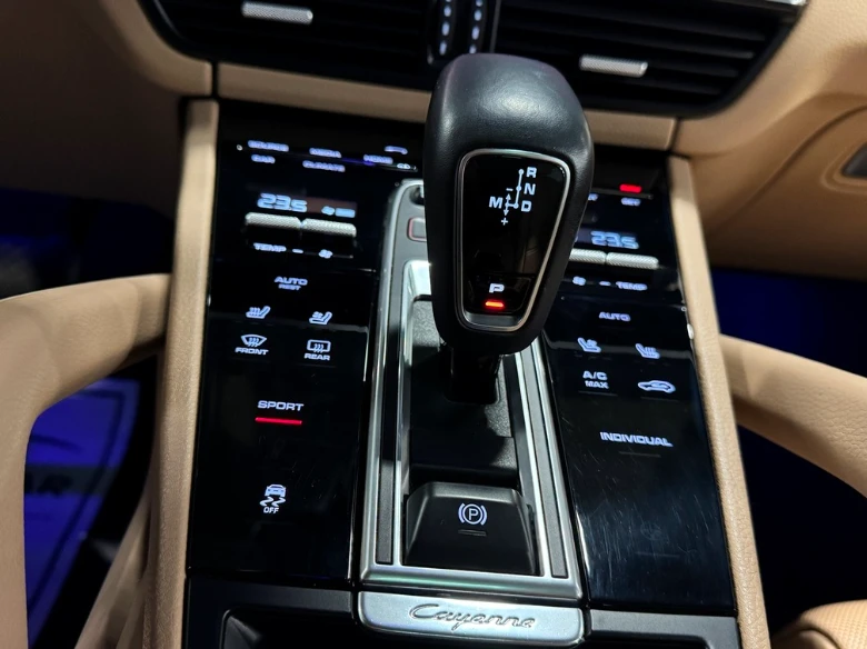 Porsche Cayenne PREMIUM PLUS* 21INCH RS WHEELS* LED MATRIX* BOSE, снимка 12 - Автомобили и джипове - 53514647