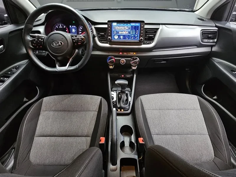 Kia Stonic 1.6 Deluxe, снимка 7 - Автомобили и джипове - 56118243