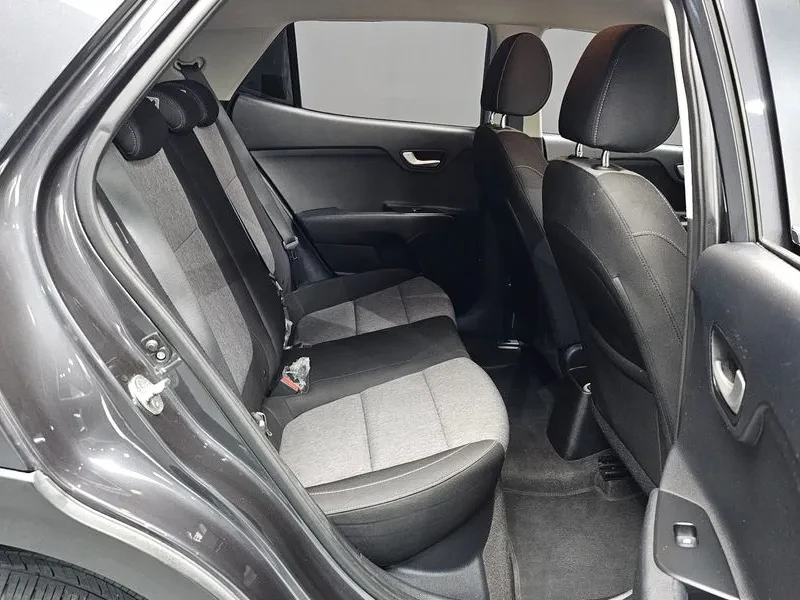 Kia Stonic 1.6 Deluxe, снимка 11 - Автомобили и джипове - 56118243