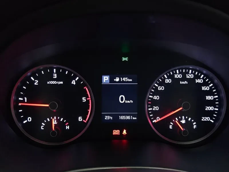 Kia Stonic 1.6 Deluxe, снимка 8 - Автомобили и джипове - 56118243