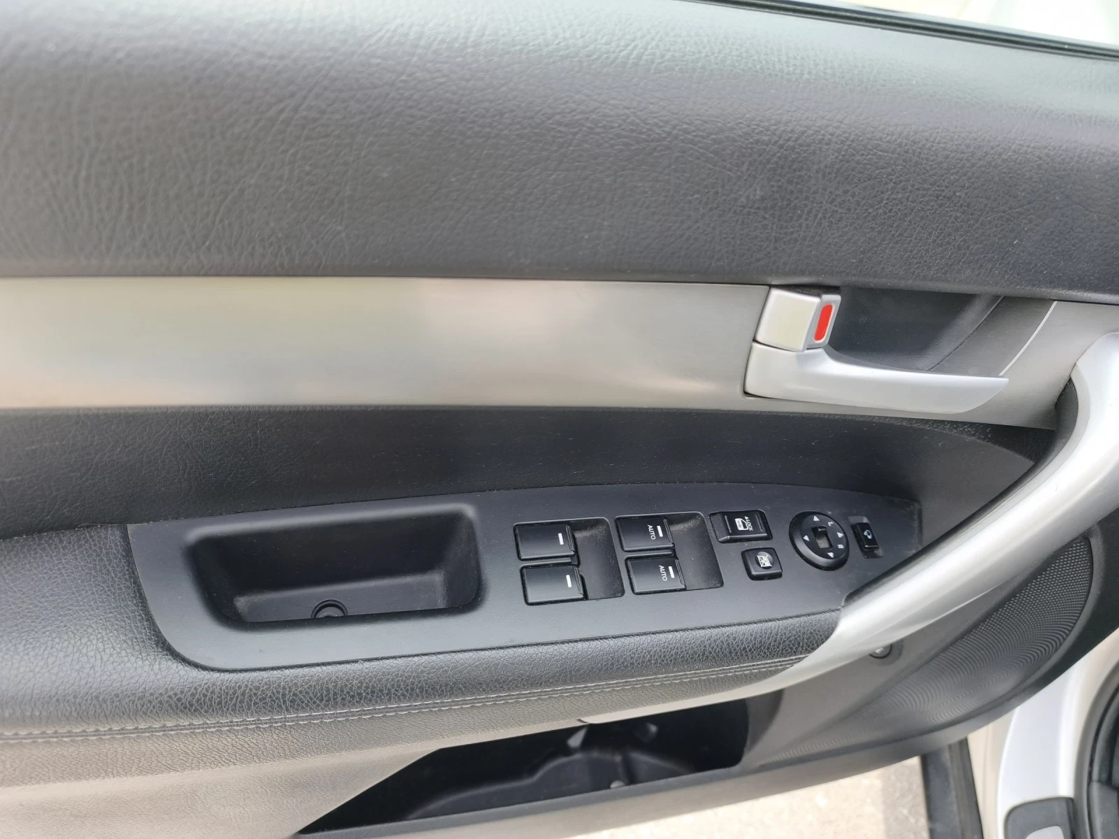 Kia Sorento 2.2 CRDI, снимка 11 - Автомобили и джипове - 54517724