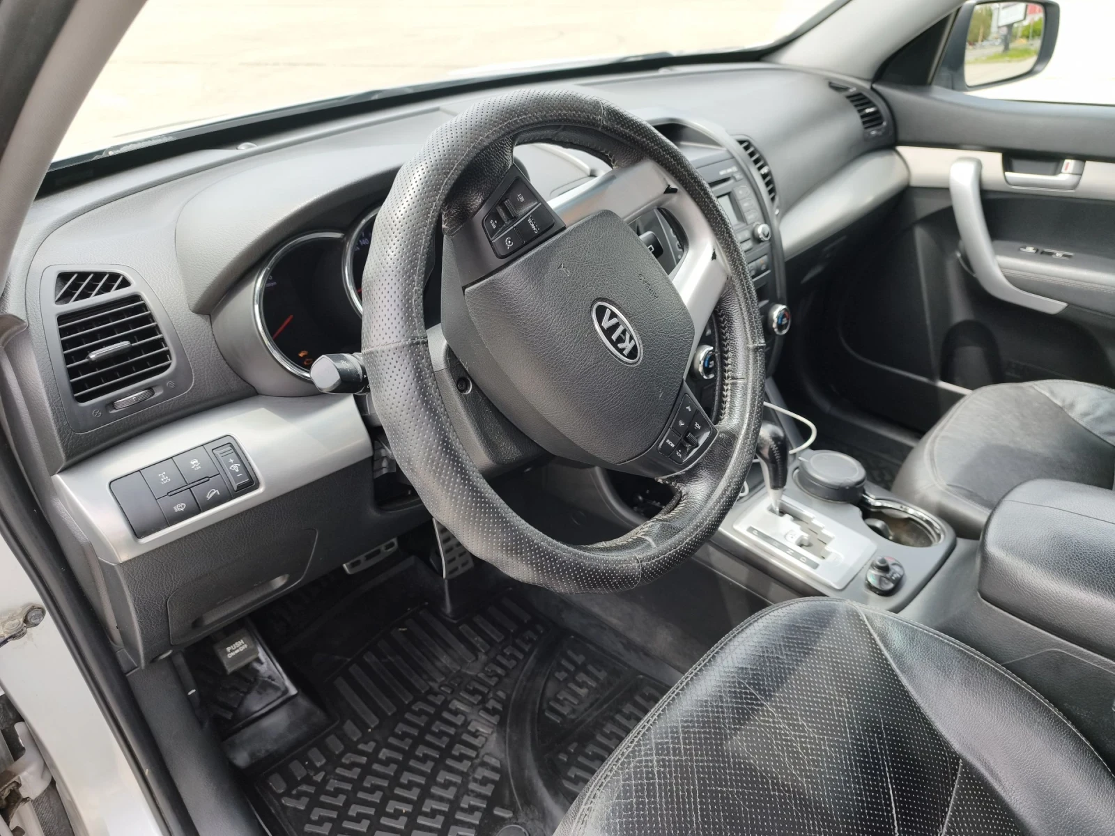 Kia Sorento 2.2 CRDI, снимка 12 - Автомобили и джипове - 54517724