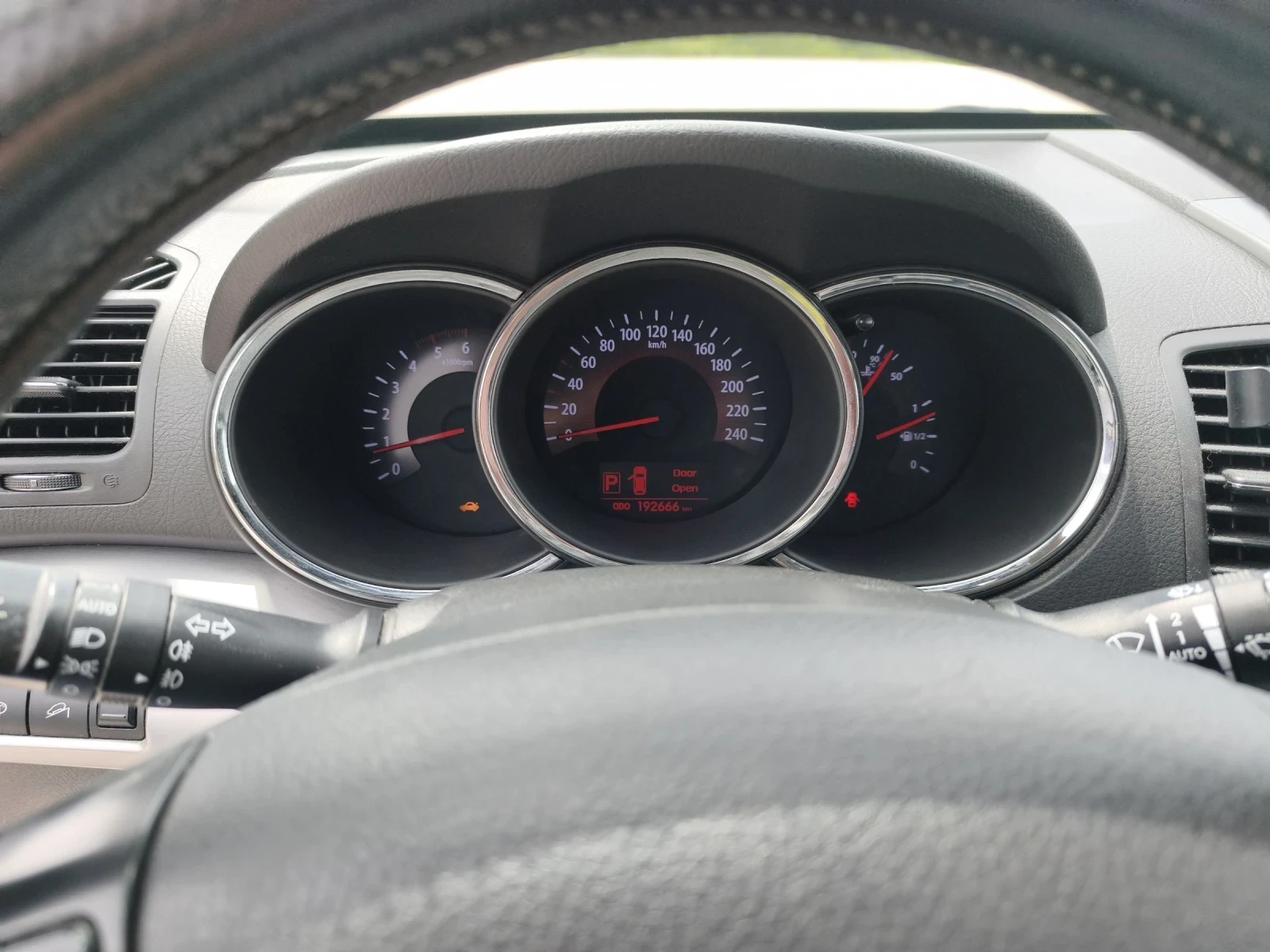 Kia Sorento 2.2 CRDI, снимка 14 - Автомобили и джипове - 54517724
