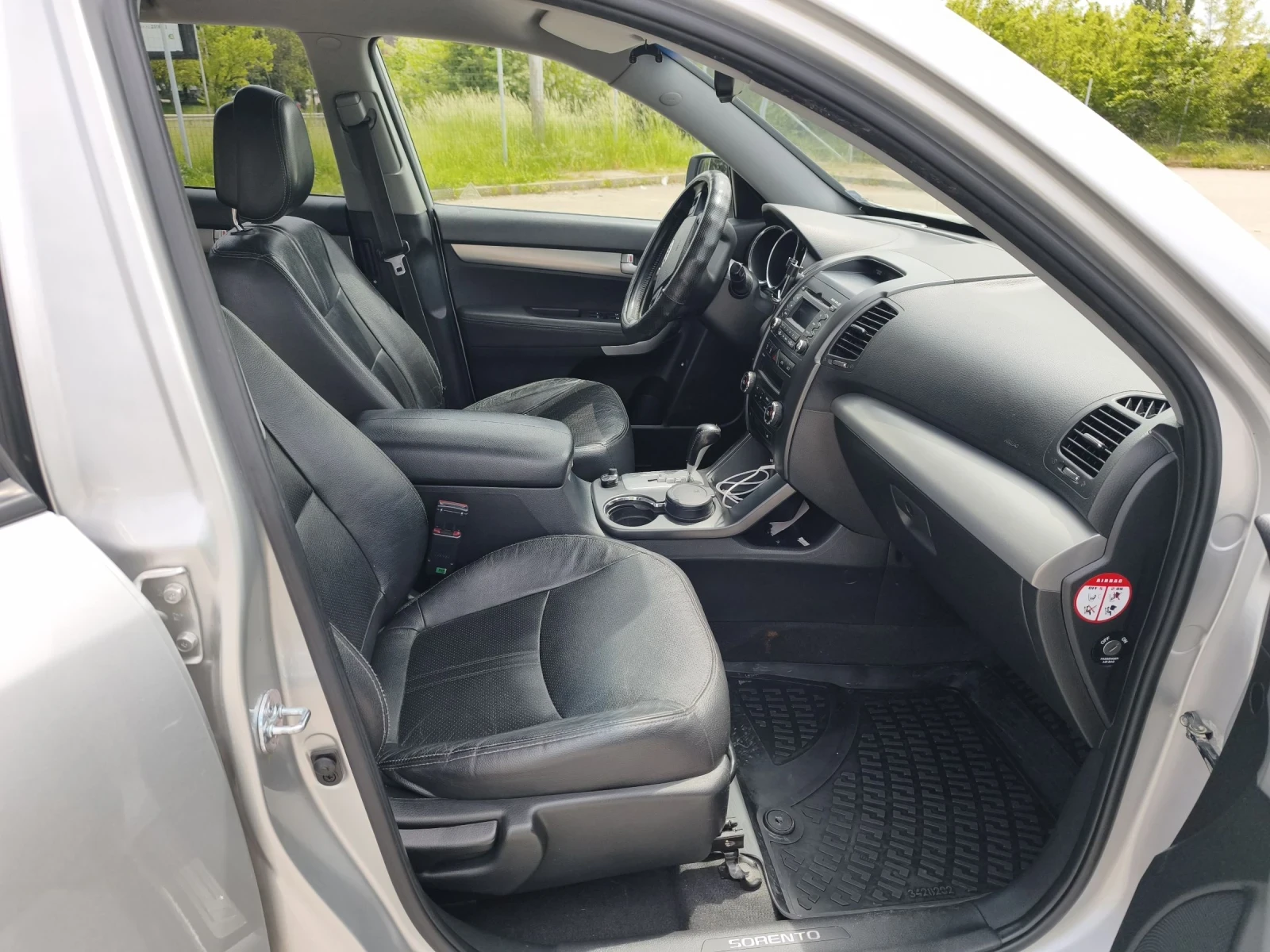 Kia Sorento 2.2 CRDI, снимка 10 - Автомобили и джипове - 54517724