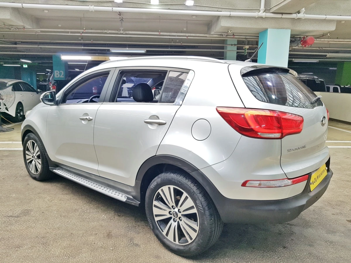 Kia Sportage R-2.0L CRDI AUTOMATIC, снимка 4 - Автомобили и джипове - 56343584