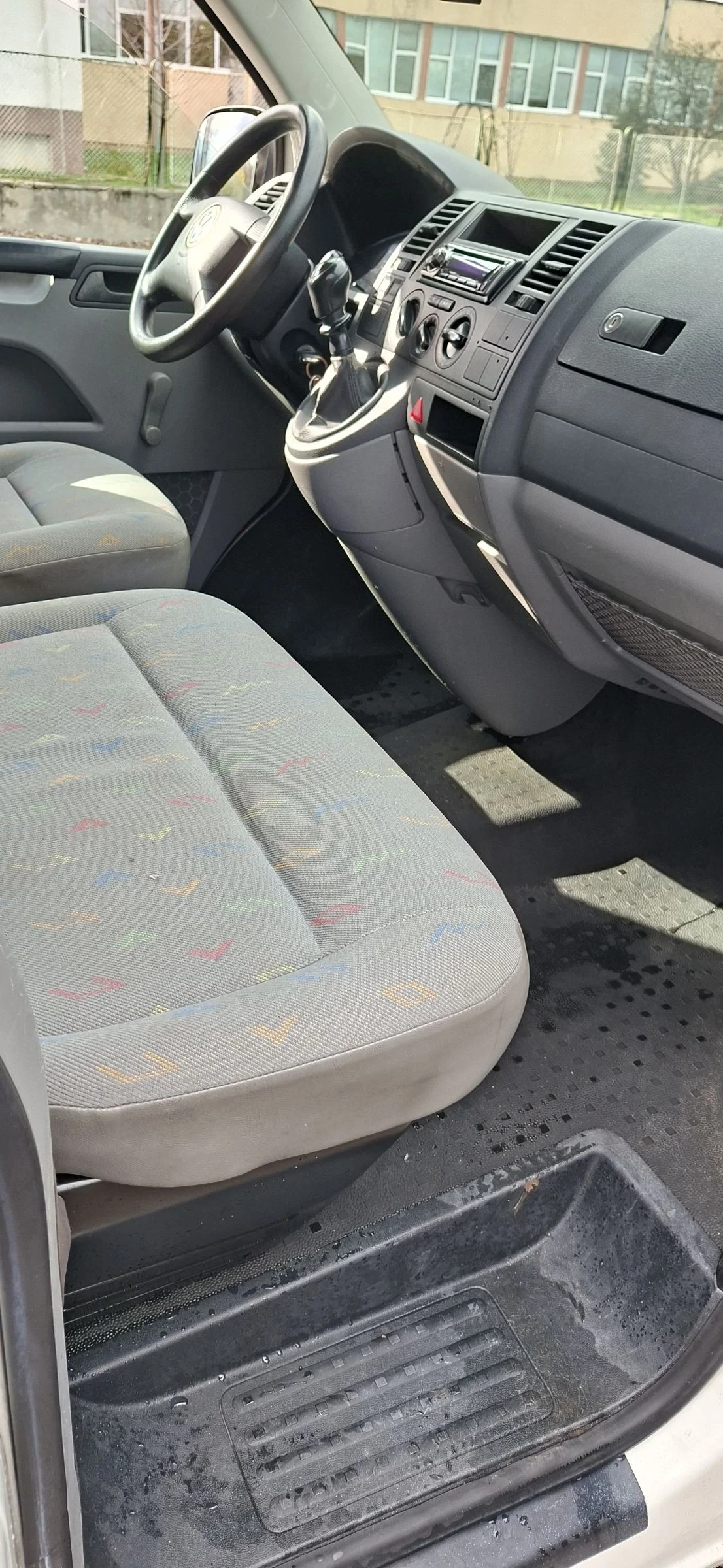 VW Transporter 2.5 Tdi 131к.с отличен мотор и скорости , снимка 8 - Бусове и автобуси - 54090836