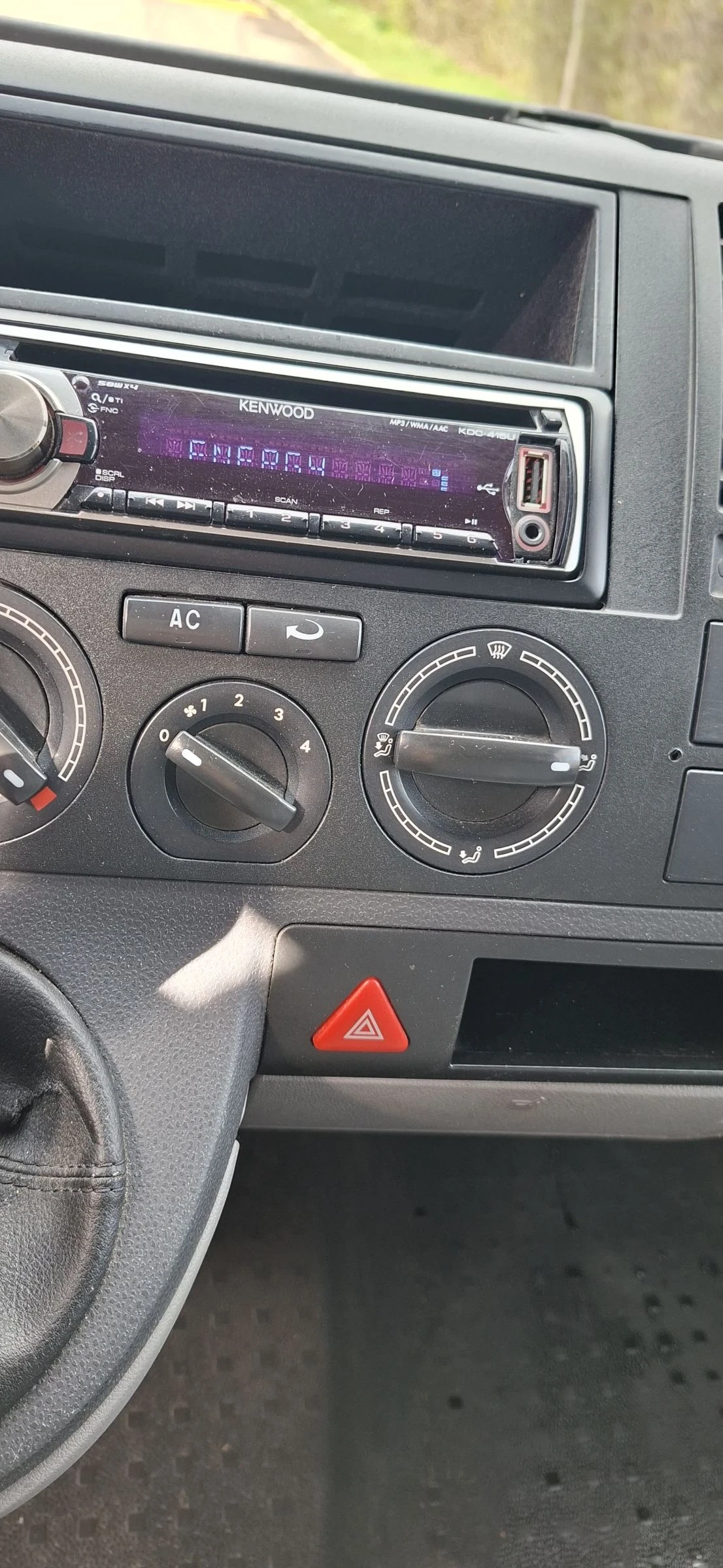 VW Transporter 2.5 Tdi 131к.с отличен мотор и скорости , снимка 7 - Бусове и автобуси - 54090836