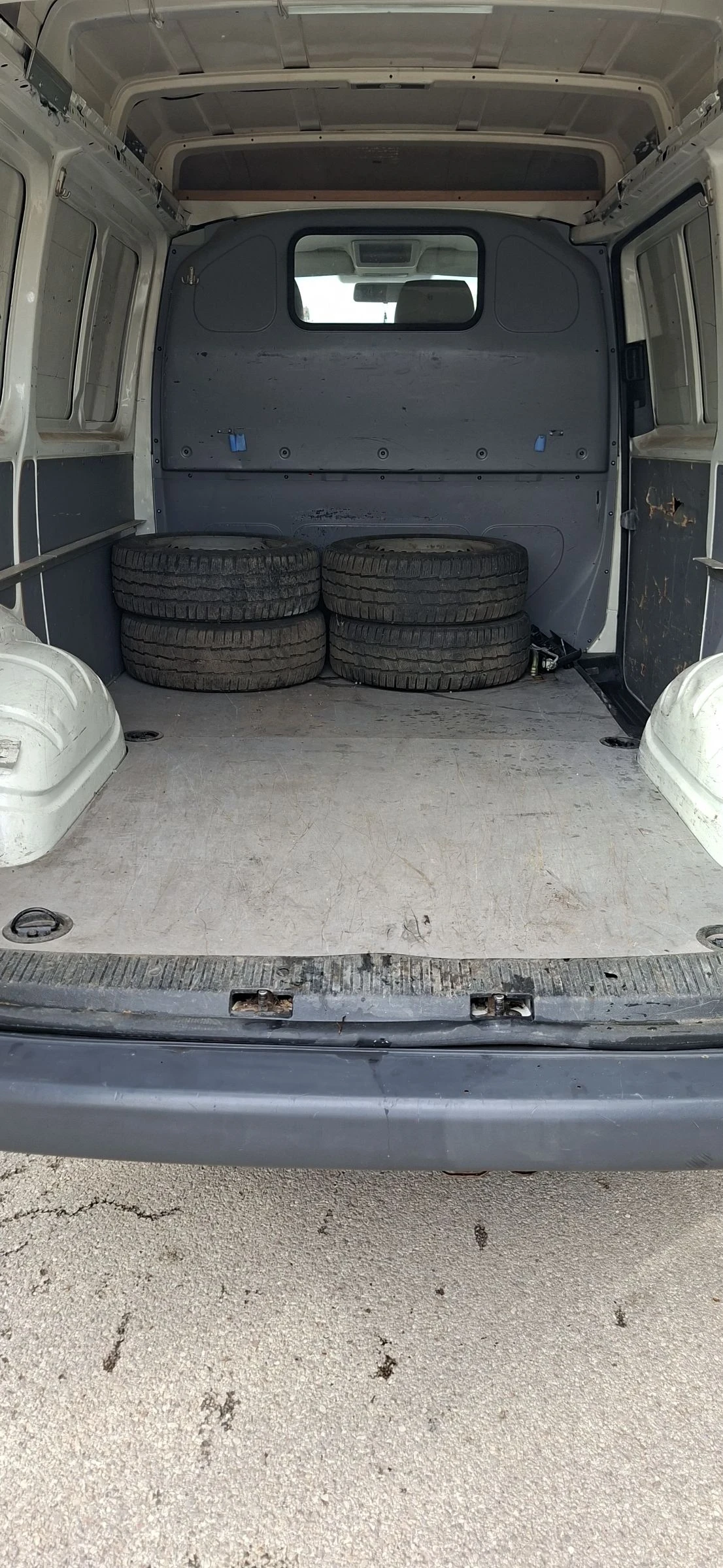 VW Transporter 2.5 Tdi 131к.с отличен мотор и скорости , снимка 6 - Бусове и автобуси - 54090836