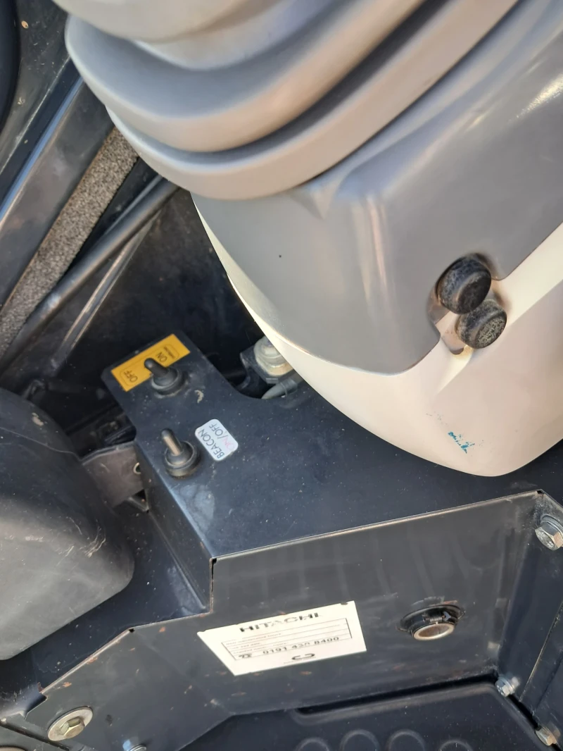 Багер Hitachi ZAXIS 26U-5A, снимка 11 - Индустриална техника - 50898765