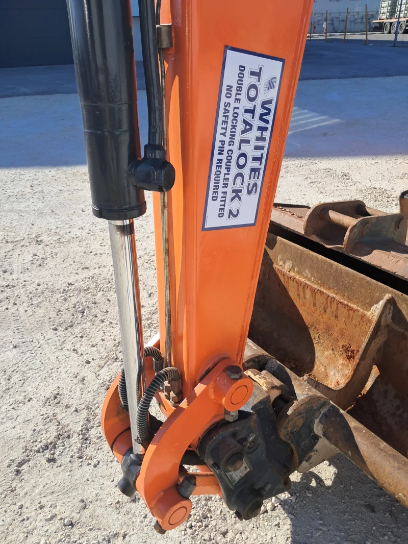 Багер Hitachi ZAXIS 26U-5A, снимка 6 - Индустриална техника - 50898765