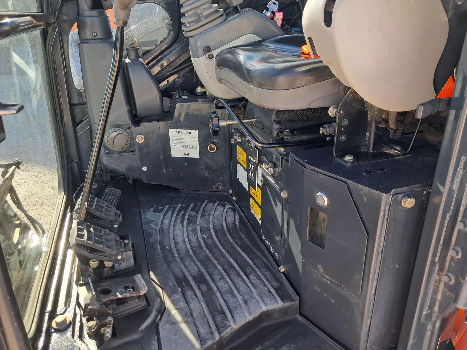 Багер Hitachi ZAXIS 26U-5A - изображение 9