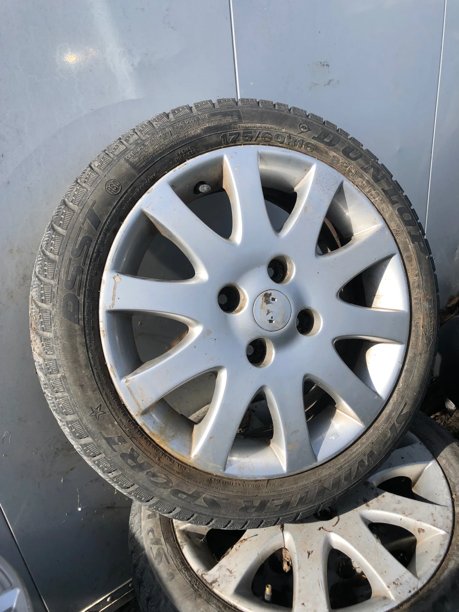 ���� � ������ 175/60R16 �� Nissan Almera | Mobile.bg � ����������� 1