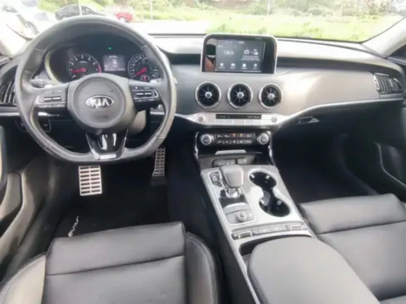 Kia Stinger, снимка 5 - Автомобили и джипове - 48011475