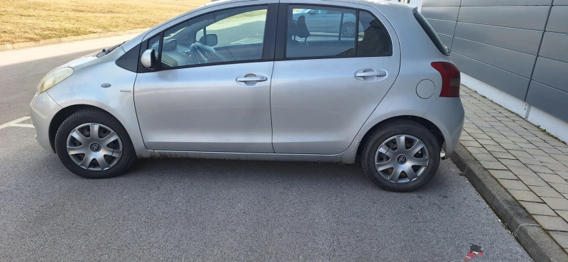 Toyota Yaris II, снимка 5 - Автомобили и джипове - 49055344