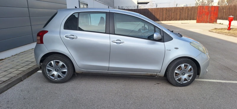 Toyota Yaris II, снимка 6 - Автомобили и джипове - 49055344