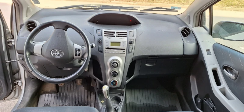 Toyota Yaris II, снимка 7 - Автомобили и джипове - 49055344