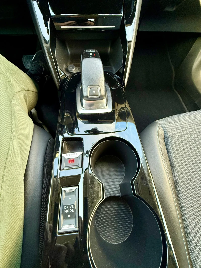 Peugeot 2008 ALLURE* * AUTO* * LED* * blueHDi, снимка 9 - Автомобили и джипове - 52511207