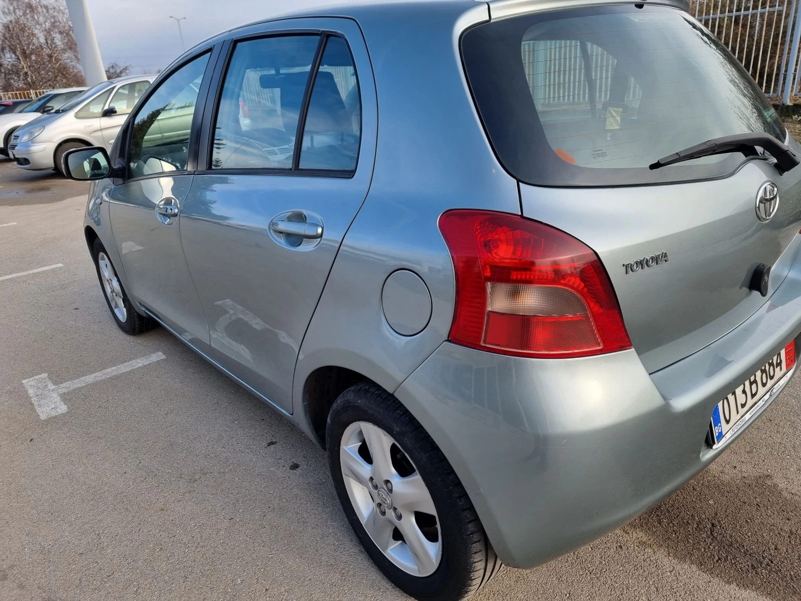 Toyota Yaris 1.3vvti - изображение 5