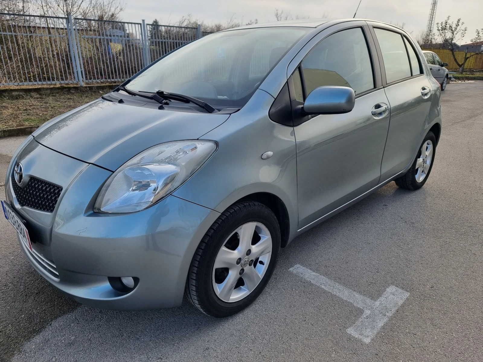 Toyota Yaris 1.3vvti - изображение 4