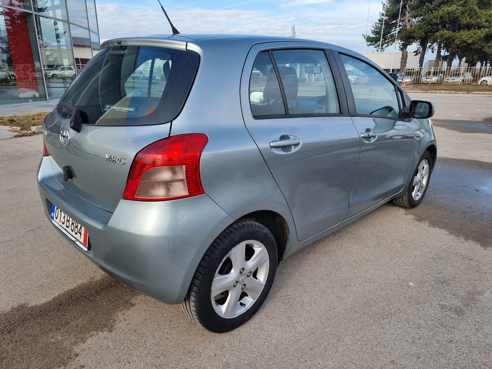 Toyota Yaris 1.3vvti - изображение 7