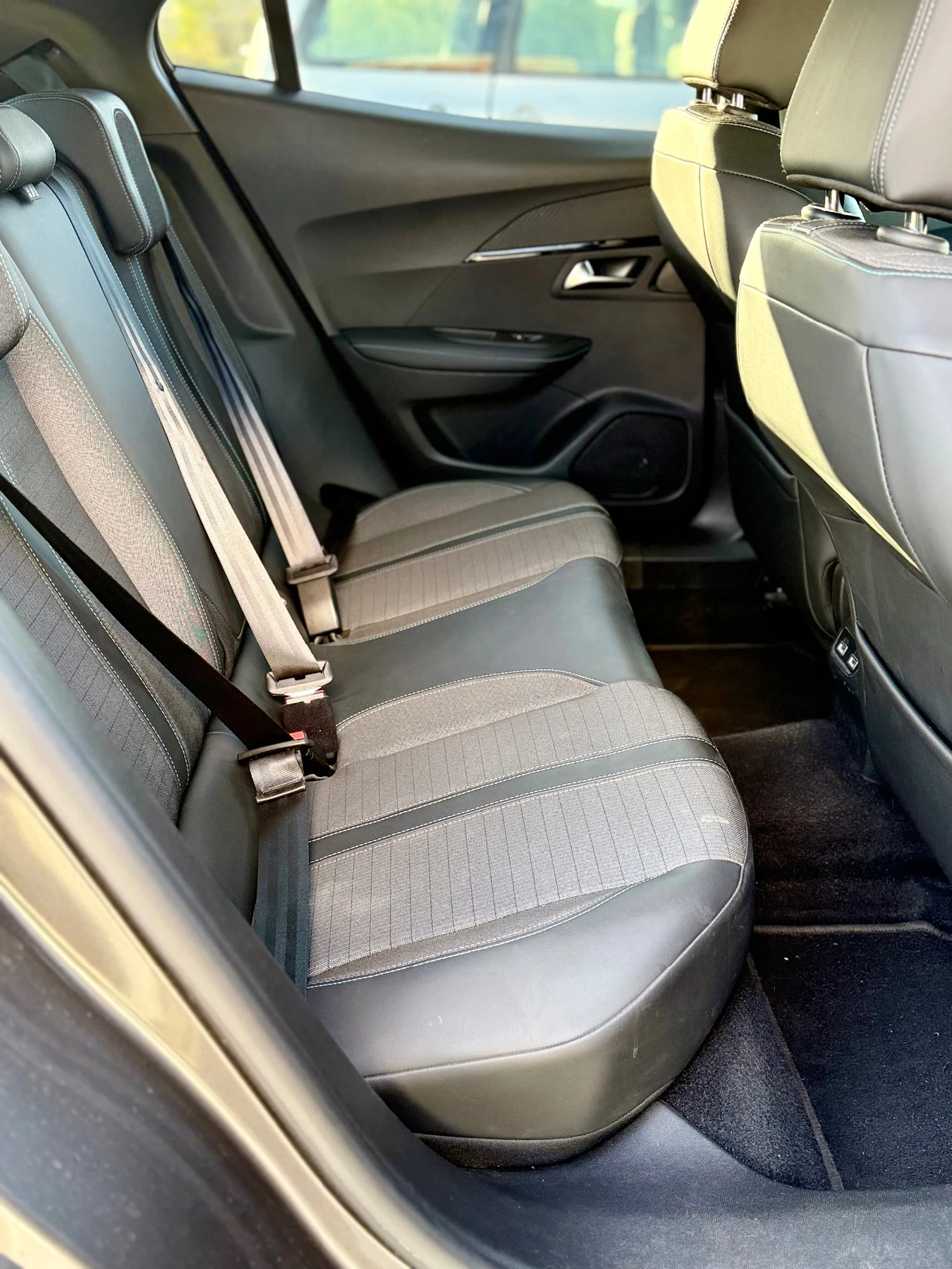 Peugeot 2008 ALLURE* * AUTO* * LED* * blueHDi | Mobile.bg   11