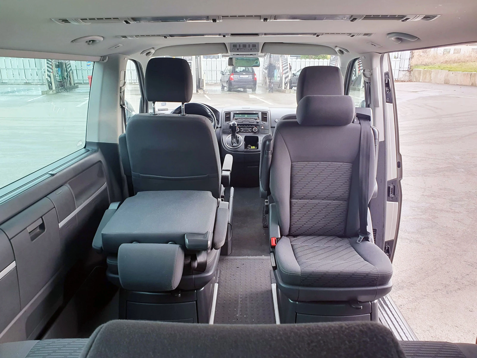VW Multivan Т5.1 2.0 TDI, снимка 11 - Автомобили и джипове - 55973932