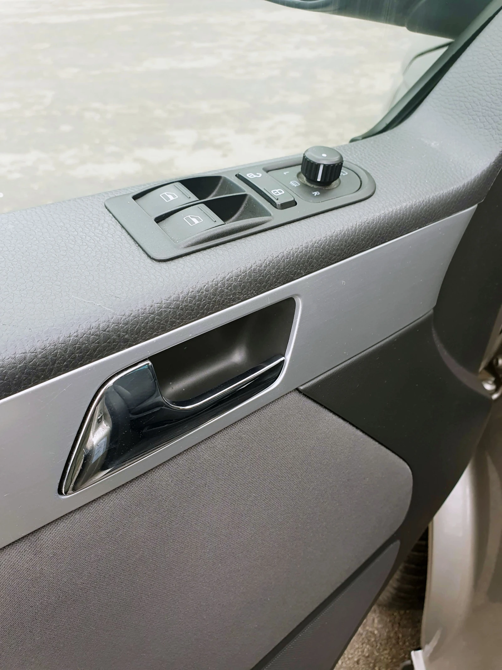 VW Multivan Т5.1 2.0 TDI - изображение 9