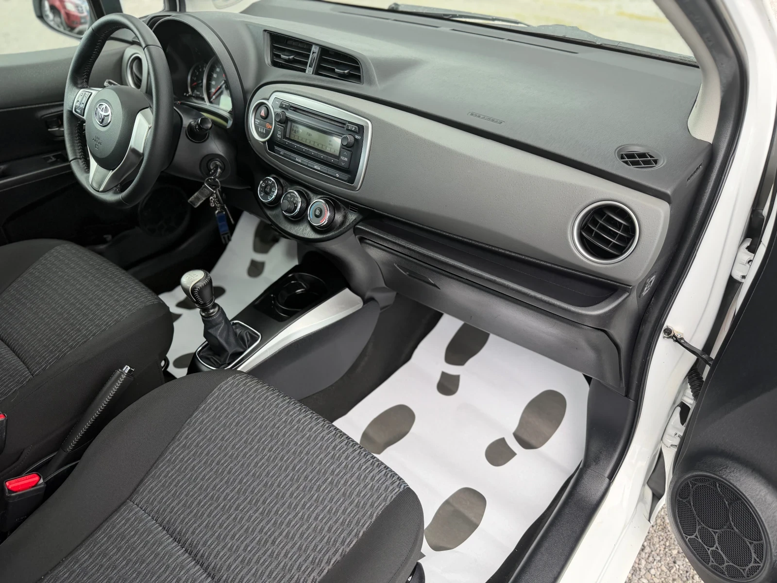 Toyota Yaris 1.4D-4D* , снимка 9 - Автомобили и джипове - 54243488