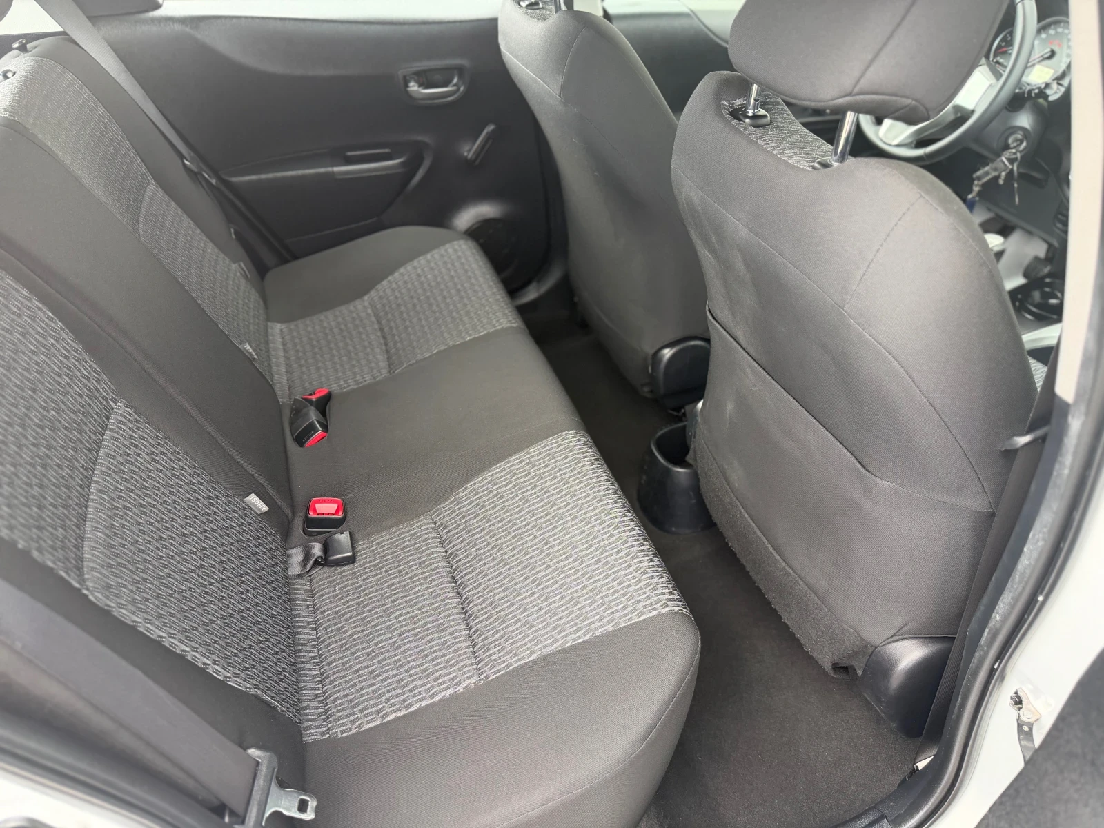 Toyota Yaris 1.4D-4D* , снимка 11 - Автомобили и джипове - 54243488